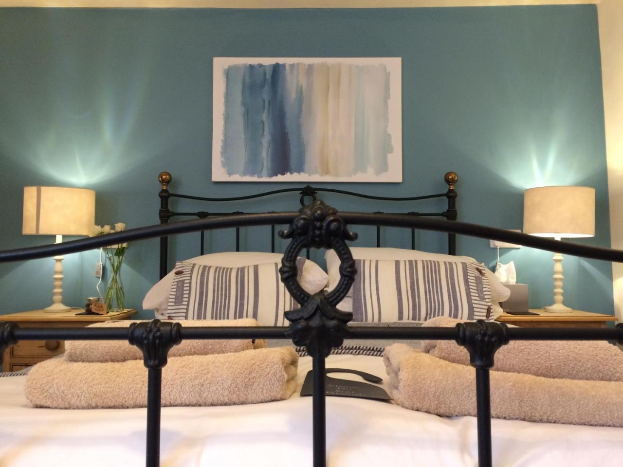 Sanders Yard Whitby Room photo